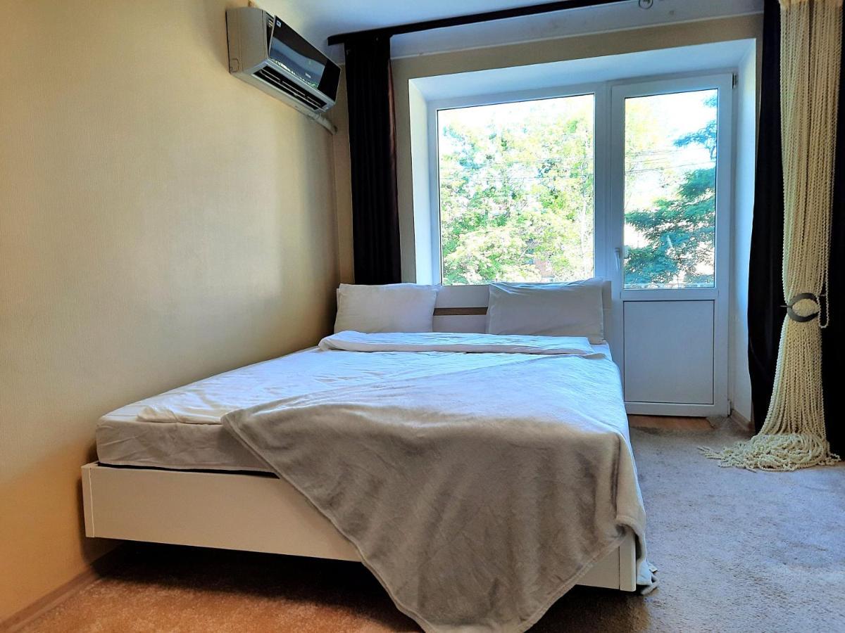 Один Каштан Мережа Alex Apartments Безконтактне Заселення 24-7 Poltava Eksteriør billede