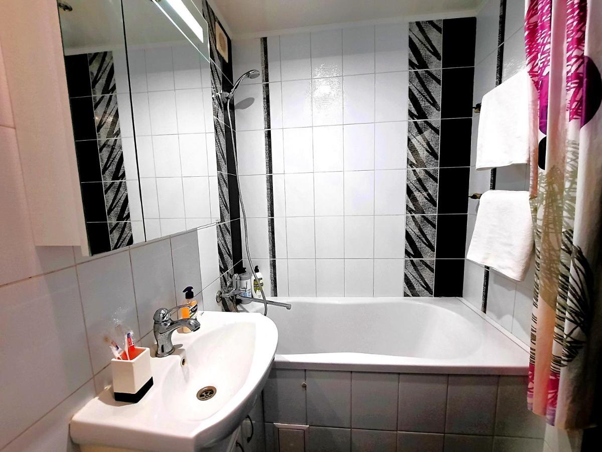 Один Каштан Мережа Alex Apartments Безконтактне Заселення 24-7 Poltava Eksteriør billede