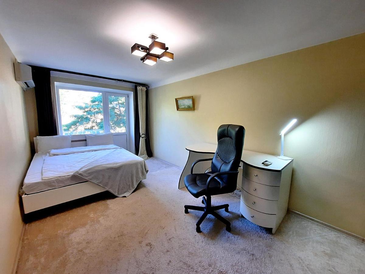 Один Каштан Мережа Alex Apartments Безконтактне Заселення 24-7 Poltava Eksteriør billede