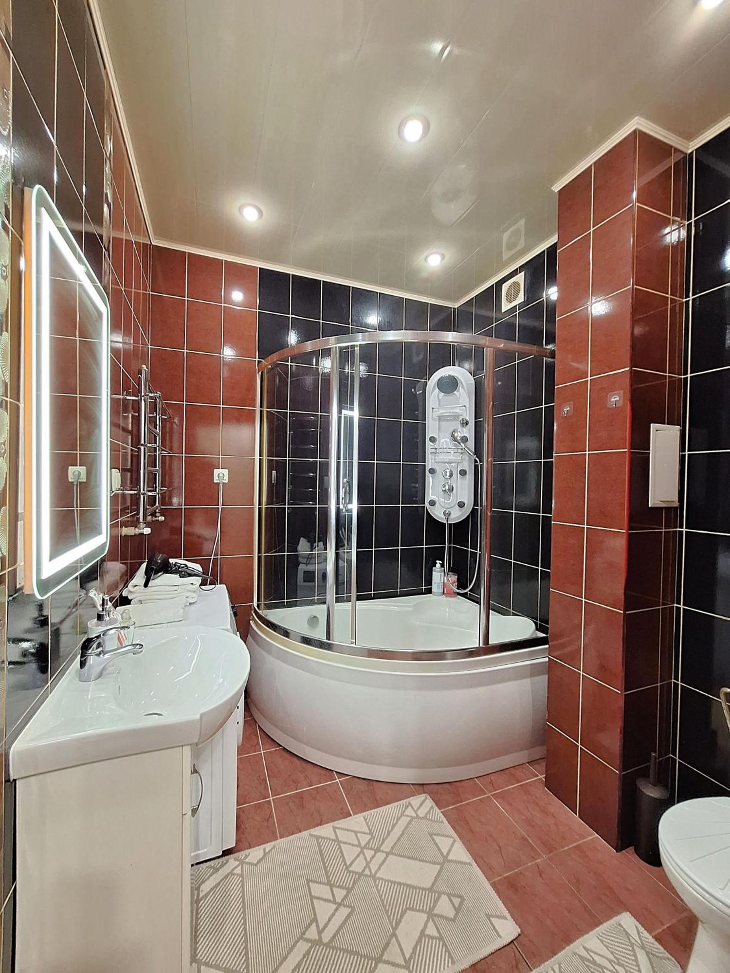 Один Каштан Мережа Alex Apartments Безконтактне Заселення 24-7 Poltava Eksteriør billede