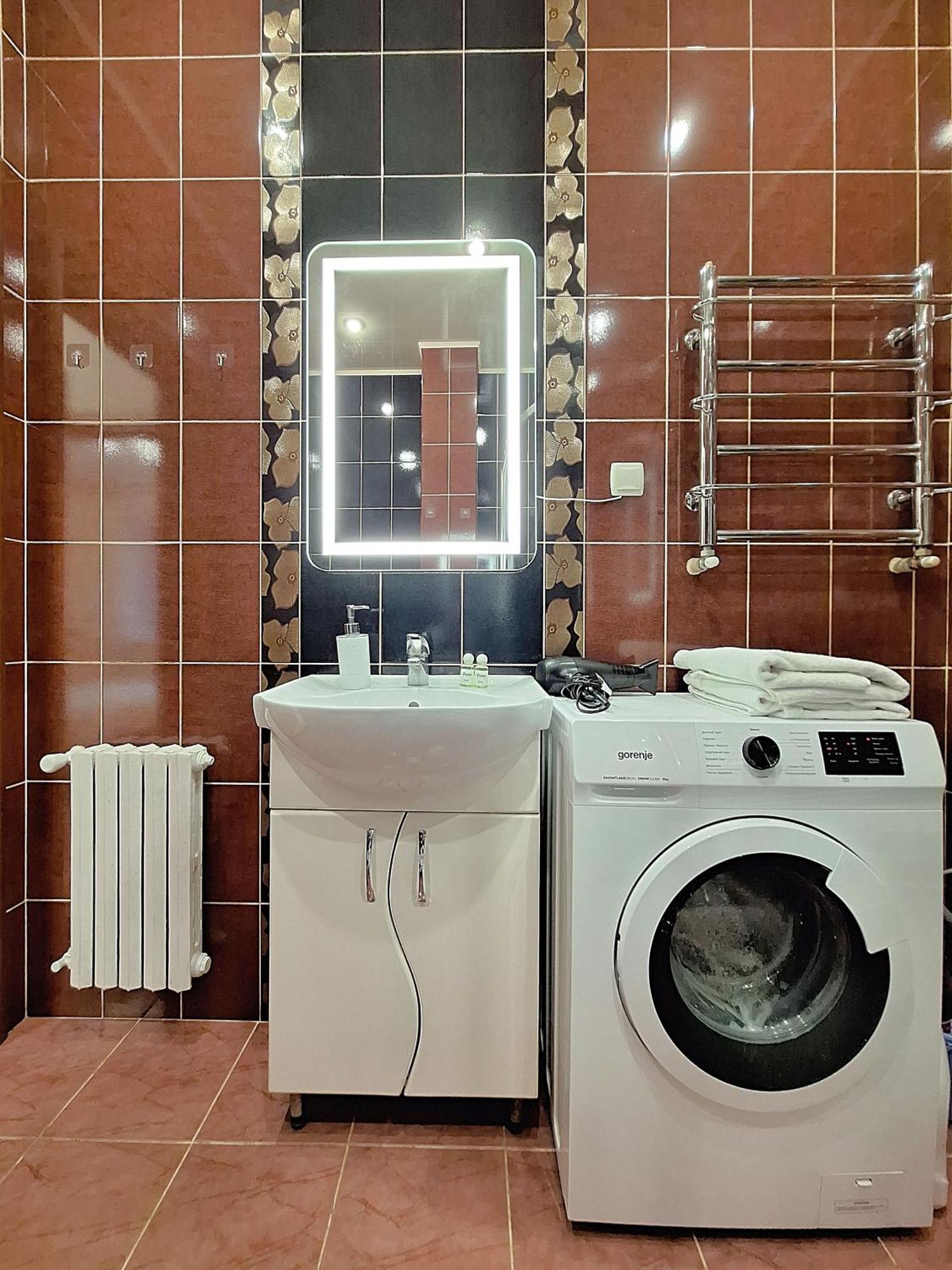 Один Каштан Мережа Alex Apartments Безконтактне Заселення 24-7 Poltava Eksteriør billede